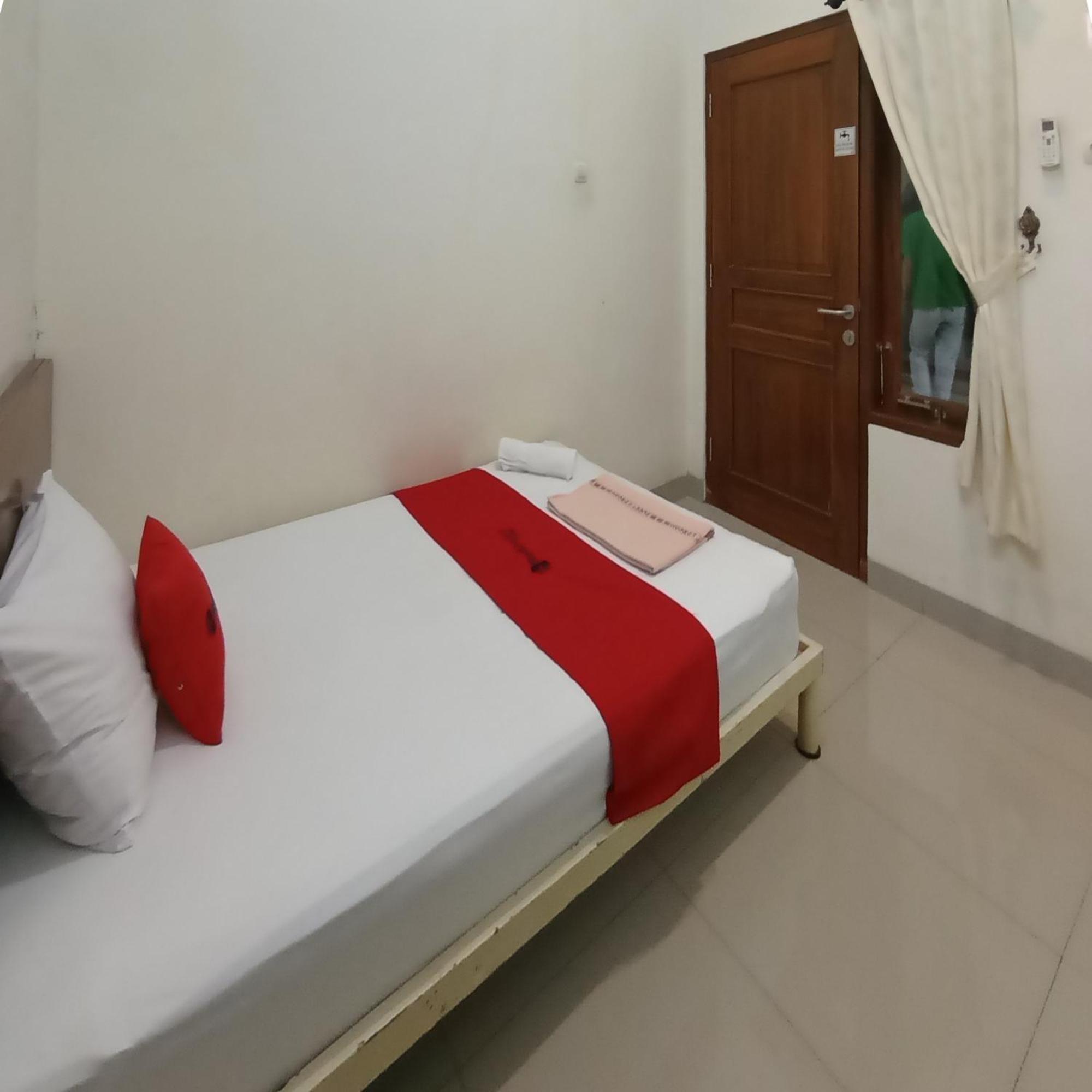 فندق Reddoorz At Syariah House بوروكيرتو المظهر الخارجي الصورة