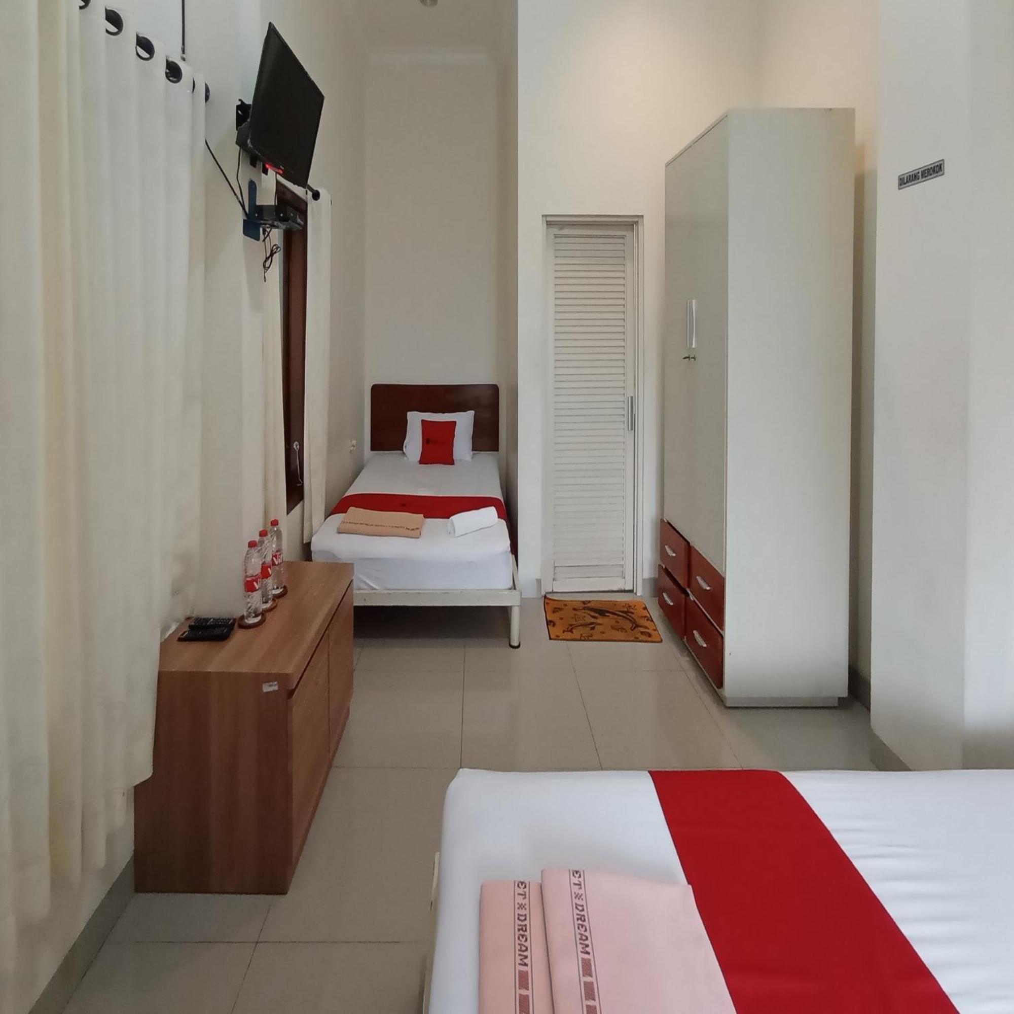 فندق Reddoorz At Syariah House بوروكيرتو المظهر الخارجي الصورة