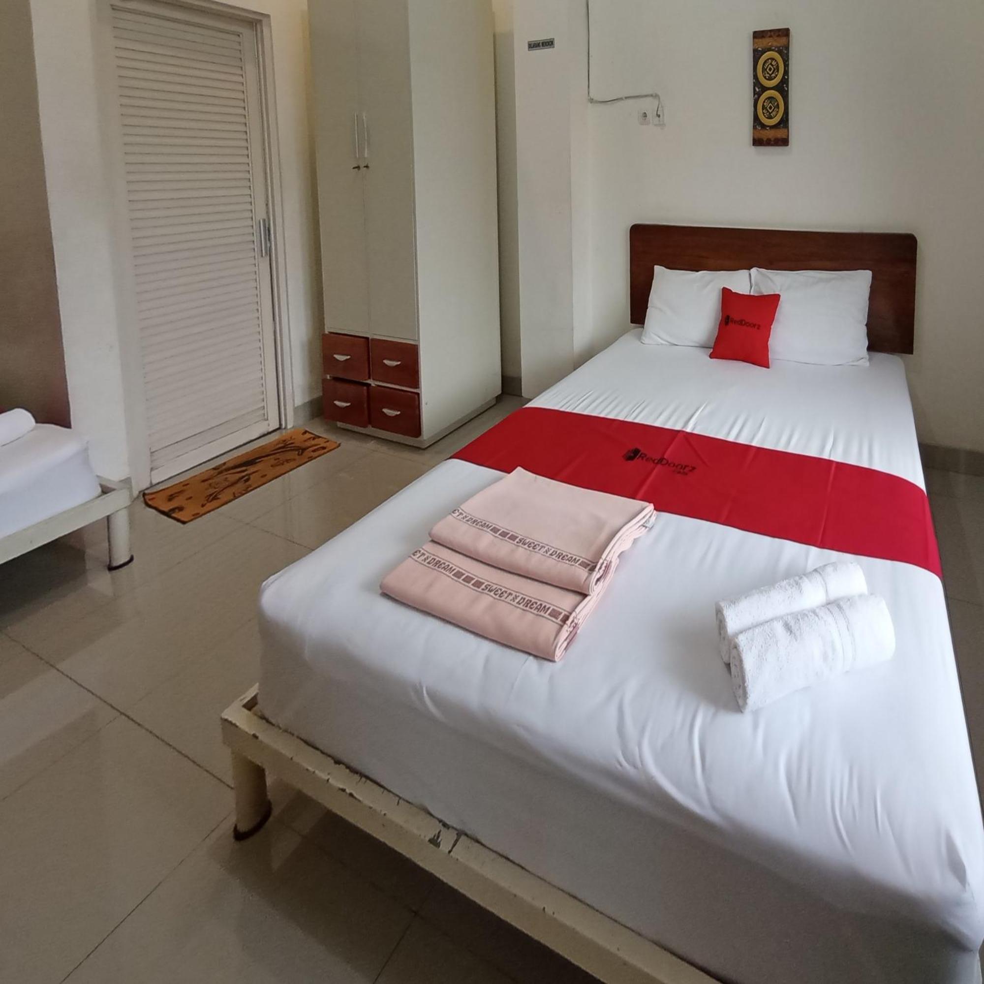 فندق Reddoorz At Syariah House بوروكيرتو المظهر الخارجي الصورة