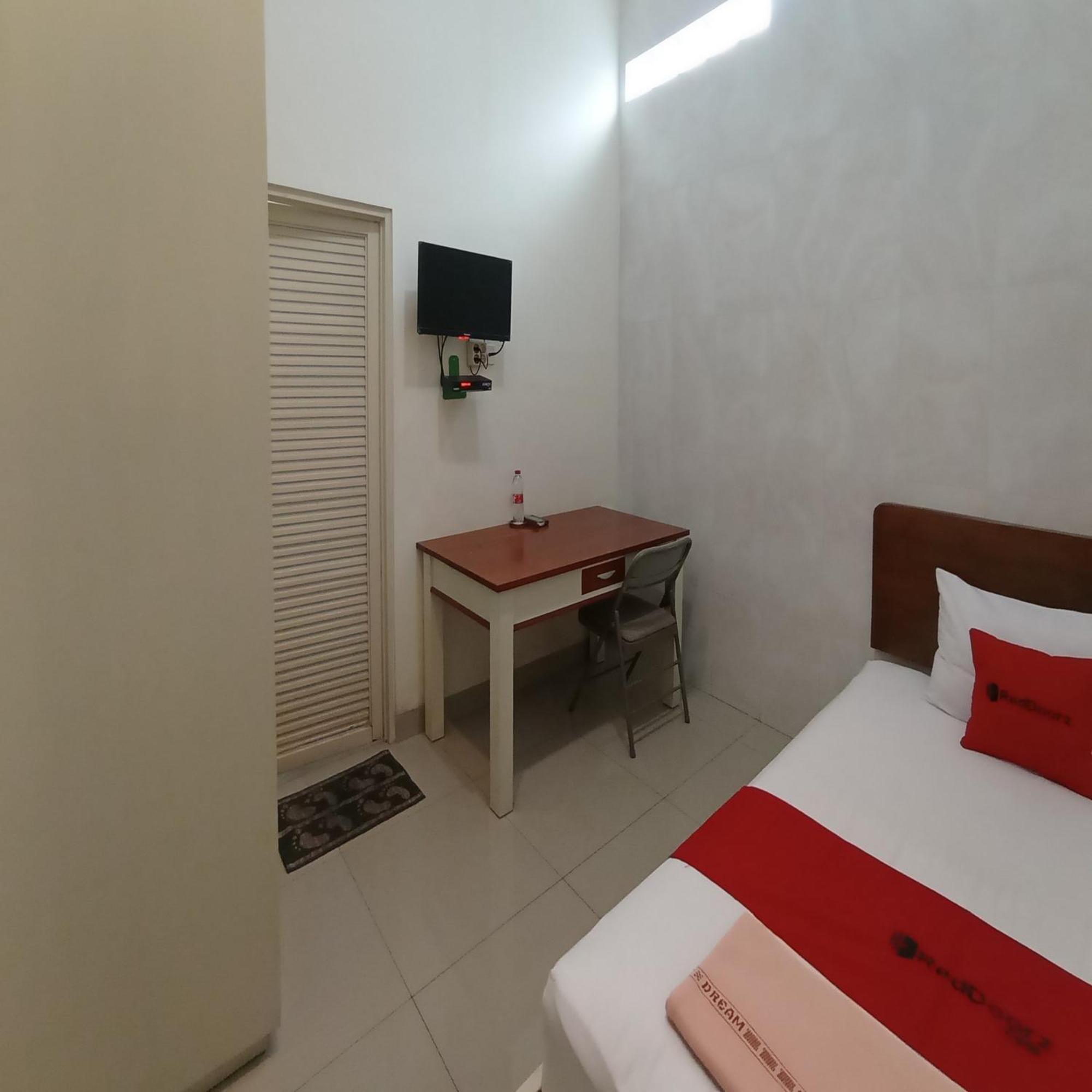 فندق Reddoorz At Syariah House بوروكيرتو المظهر الخارجي الصورة