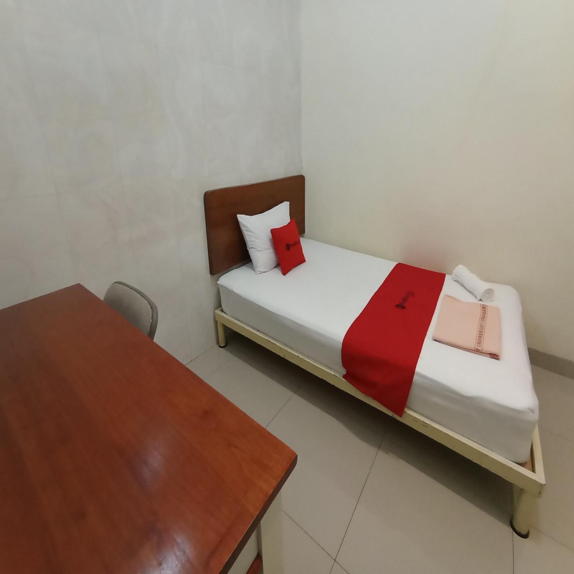 فندق Reddoorz At Syariah House بوروكيرتو المظهر الخارجي الصورة
