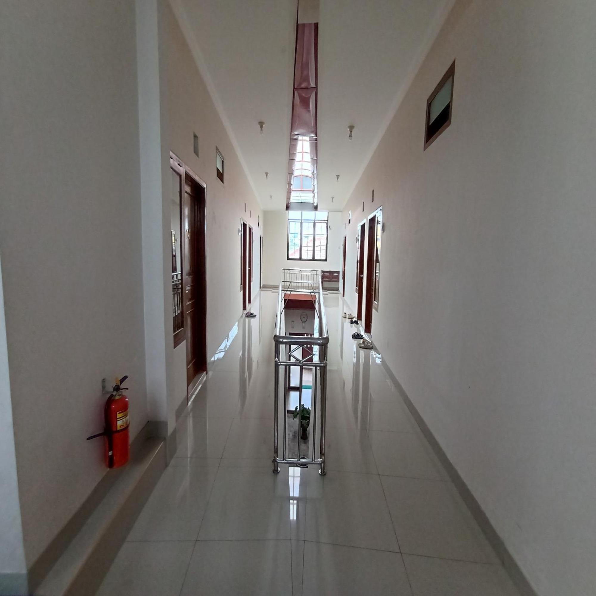 فندق Reddoorz At Syariah House بوروكيرتو المظهر الخارجي الصورة