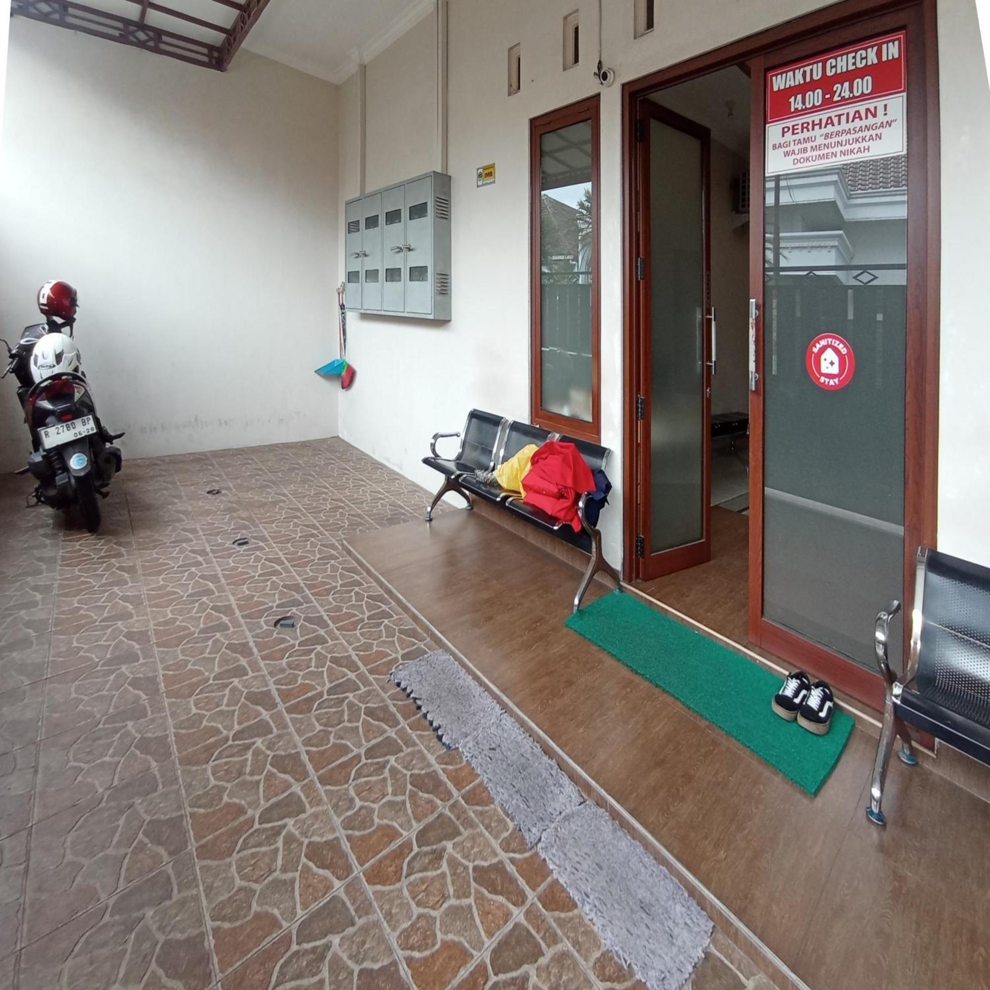 فندق Reddoorz At Syariah House بوروكيرتو المظهر الخارجي الصورة
